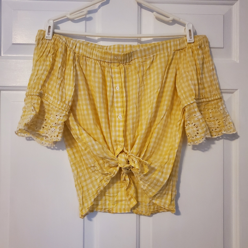 🌠3/$12 or FREE🌠 yellow off shoulder button down